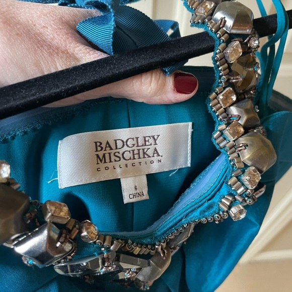 Badgley Mischka Teal Halter Dress with Jewel Neckline - size 6 - Picture 3 of 6